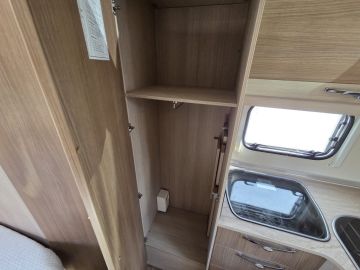 Bürstner BUT660 Luifel | Keuken | Omvormer | Toilet En Douche | Ruim Bed